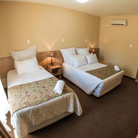 Airport Hotel 金伯利 外观 照片