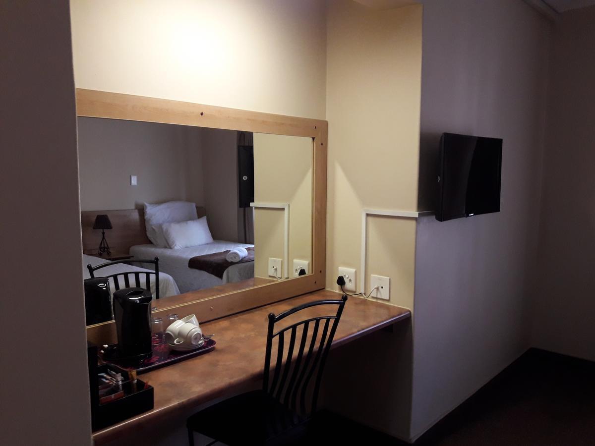 Airport Hotel 金伯利 外观 照片